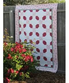 Chain Links Quilt - by Zoe Clifton