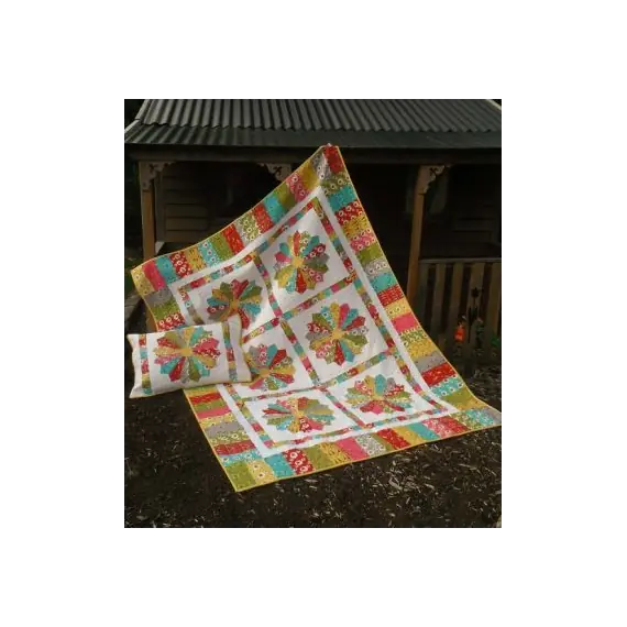 Woodland Daisies Quilt - by Zoe Clifton