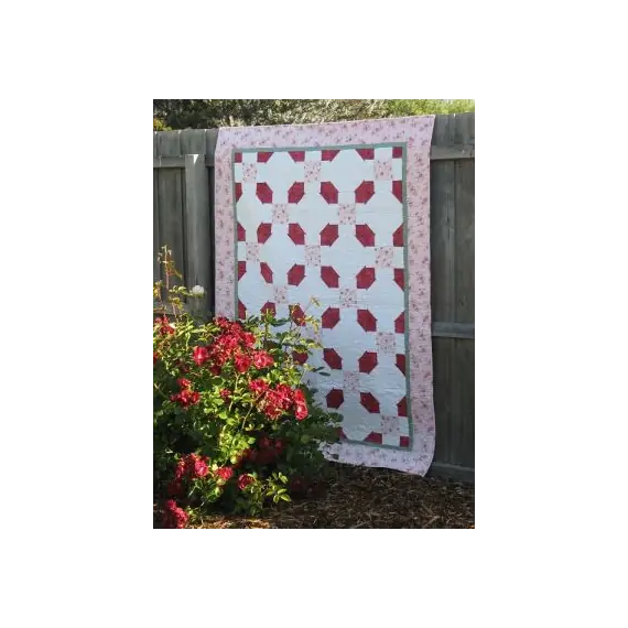 Chain Links Quilt - by Zoe Clifton