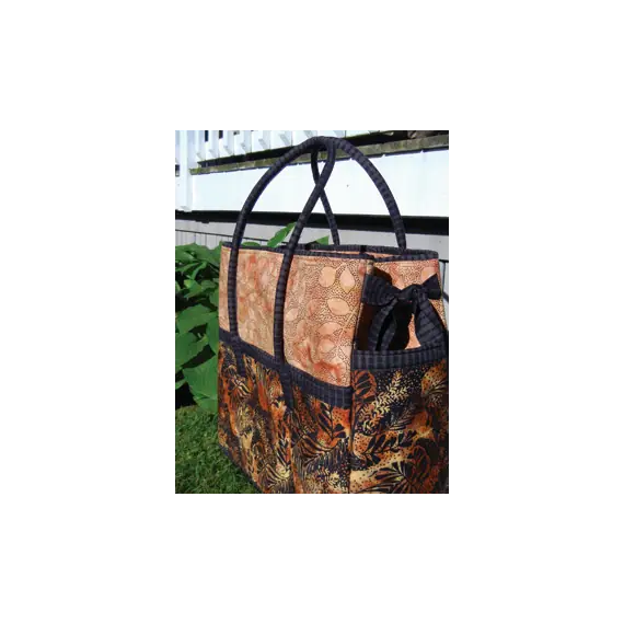 Getaway Bag Pattern AT239 by Aunties Two - Close image of Bag